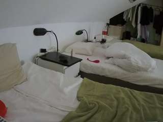 voyeurcam-julmodels-bed-4 webcam model stream image