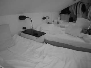 voyeurcam-julmodels-bed-4 webcam model stream image