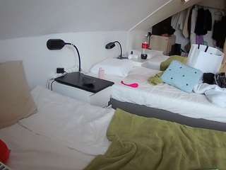 voyeurcam-julmodels-bed-4 webcam model stream image
