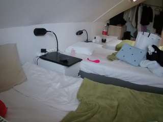 voyeurcam-julmodels-bed-4 webcam model stream image
