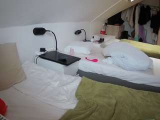 voyeurcam-julmodels-bed-4 webcam model stream image