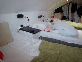 voyeurcam-julmodels-bed-4 webcam model stream image