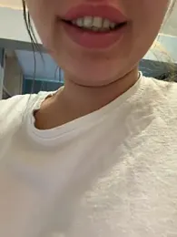 AlivePoor webcam model stream image