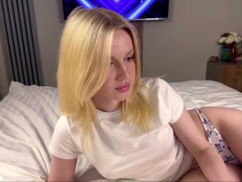 moonavelle webcam bongacams model stream image