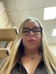 Liza_risky webcam model stream image