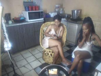 Curvypear webcam model stream image