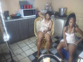 Curvypear webcam model stream image