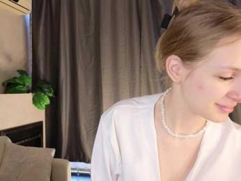 CrimsonAura webcam model stream image