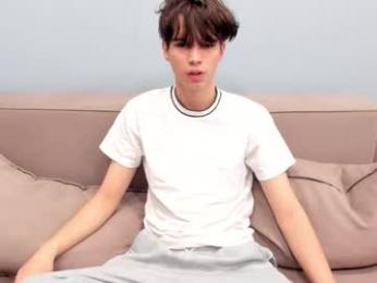 your_shy_guy webcam model stream image