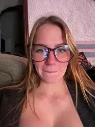 selenaluvv webcam model stream image