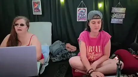 Bella_and_Marie webcam model stream image