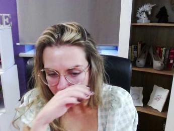 Soft-Zoey webcam model stream image