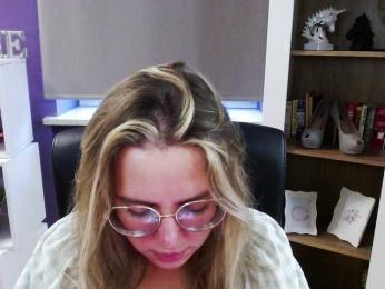 Soft-Zoey webcam model stream image