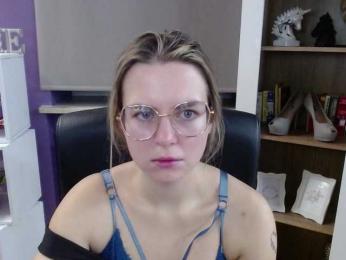 Soft-Zoey webcam model stream image
