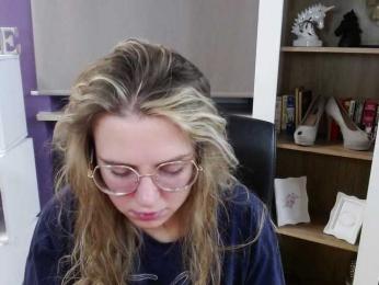 Soft-Zoey webcam model stream image