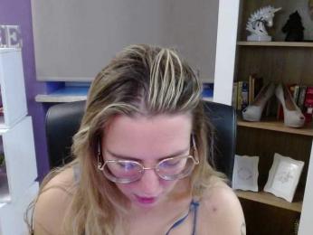 Soft-Zoey webcam model stream image