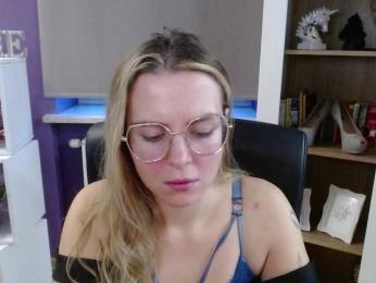 Soft-Zoey webcam model stream image