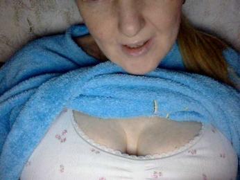 BlondyVio webcam model stream image