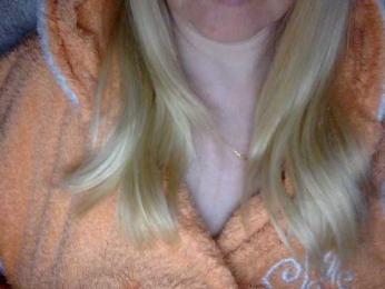 BlondyVio webcam model stream image