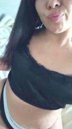 EMMACURVYHOT webcam model stream image