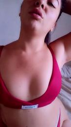 EMMACURVYHOT webcam model stream image