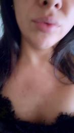 EMMACURVYHOT webcam model stream image