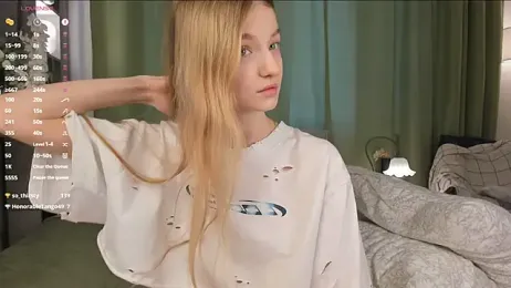 DreamyGleam webcam model stream image