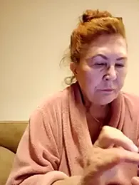 Hottie-Mom webcam model stream image