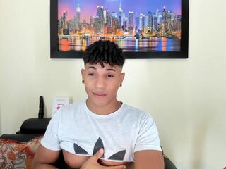 Yoxi Martinez webcam model stream image