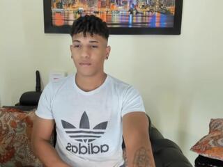 Yoxi Martinez webcam model stream image