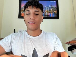 Yoxi Martinez webcam model stream image