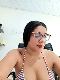 -VICKKY webcam model stream image