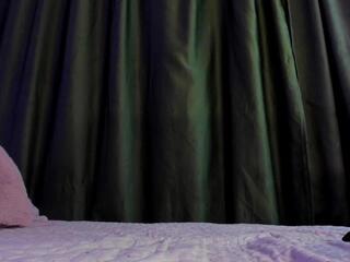 Riley Golden webcam model stream image