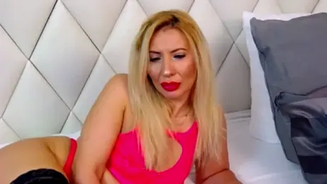 GinaBear webcam model stream image