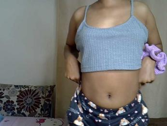 PetiteCaramel webcam model stream image