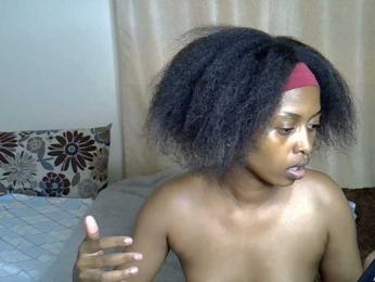 PetiteCaramel webcam model stream image