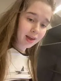 HornyGirlH webcam model stream image