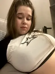 HornyGirlH webcam model stream image