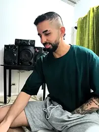 giannis090 webcam model stream image