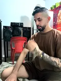 giannis090 webcam model stream image