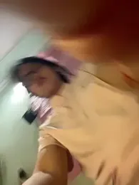Leeeeiu webcam model stream image