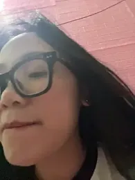 Leeeeiu webcam model stream image