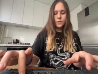 emma_just webcam model stream image