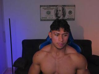 Mathew Evanz webcam model stream image