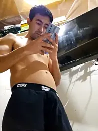 Axeltu77 webcam model stream image