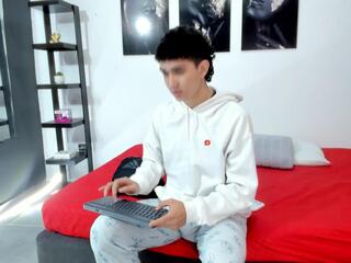 Daniiel Gray webcam flirt4free model stream image