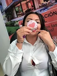 LIZ-06_ webcam model stream image