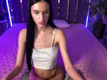 SnowWhiteee webcam model stream image