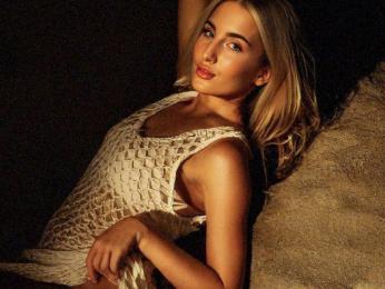 Kendall webcam livejasmin model stream image