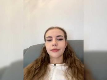 VikkiExtraCheese webcam model stream image